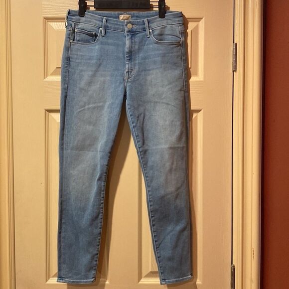 Mother The Looker Crop Skinny Jeans in Swimming Pool Sunday - Picture 5 of 10